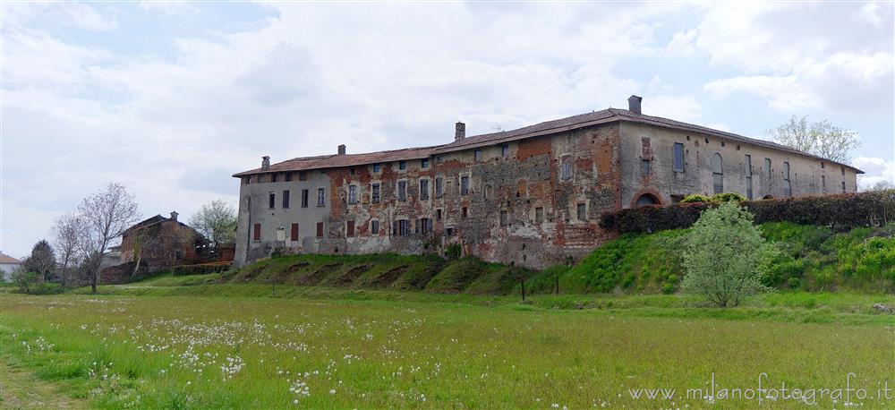 Momo (Novara) - Castello di Castelletto visto da nord